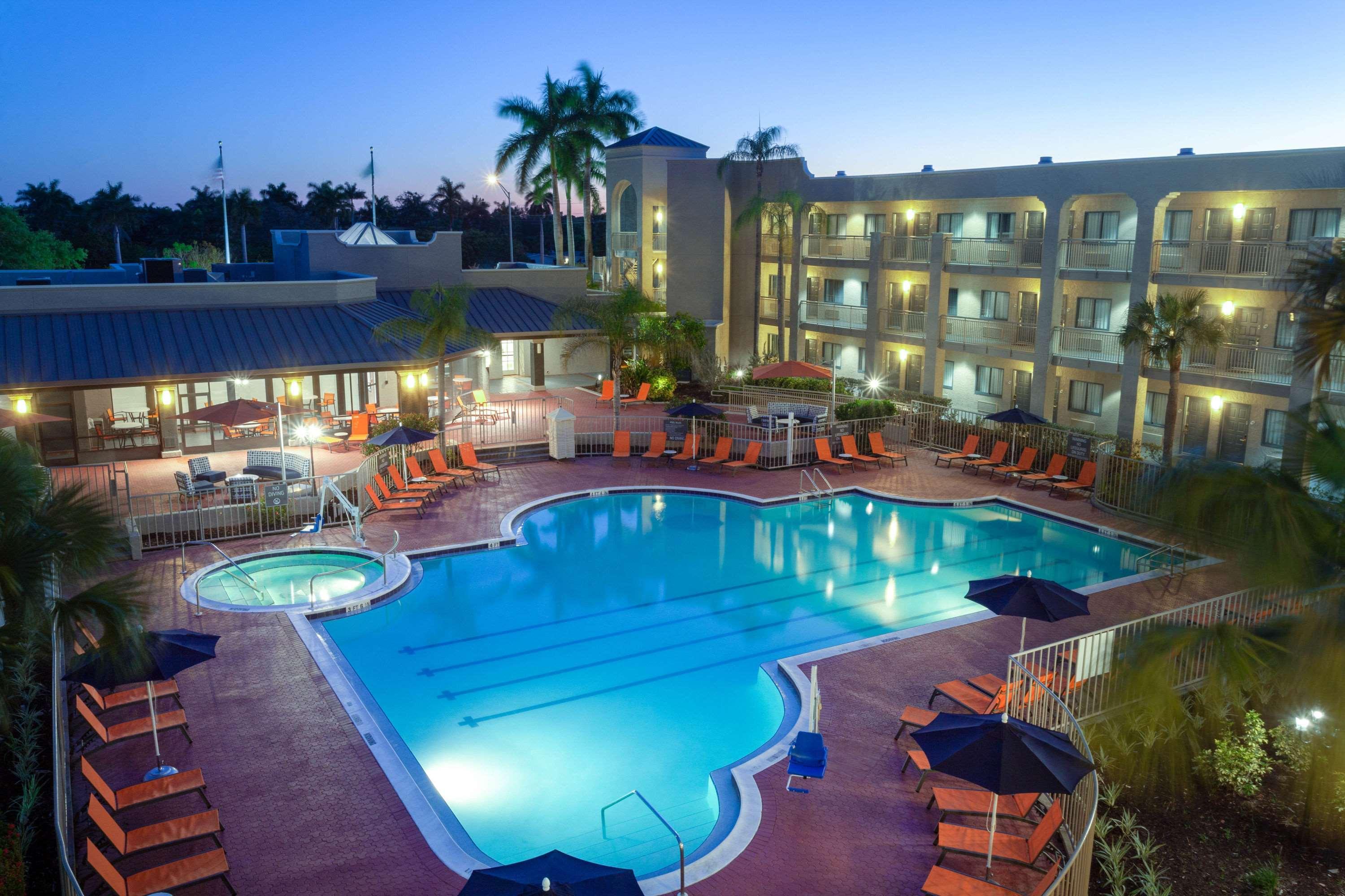 La Quinta By Wyndham Ft. Myers - Sanibel Gateway Hotel Fort Myers Exterior photo